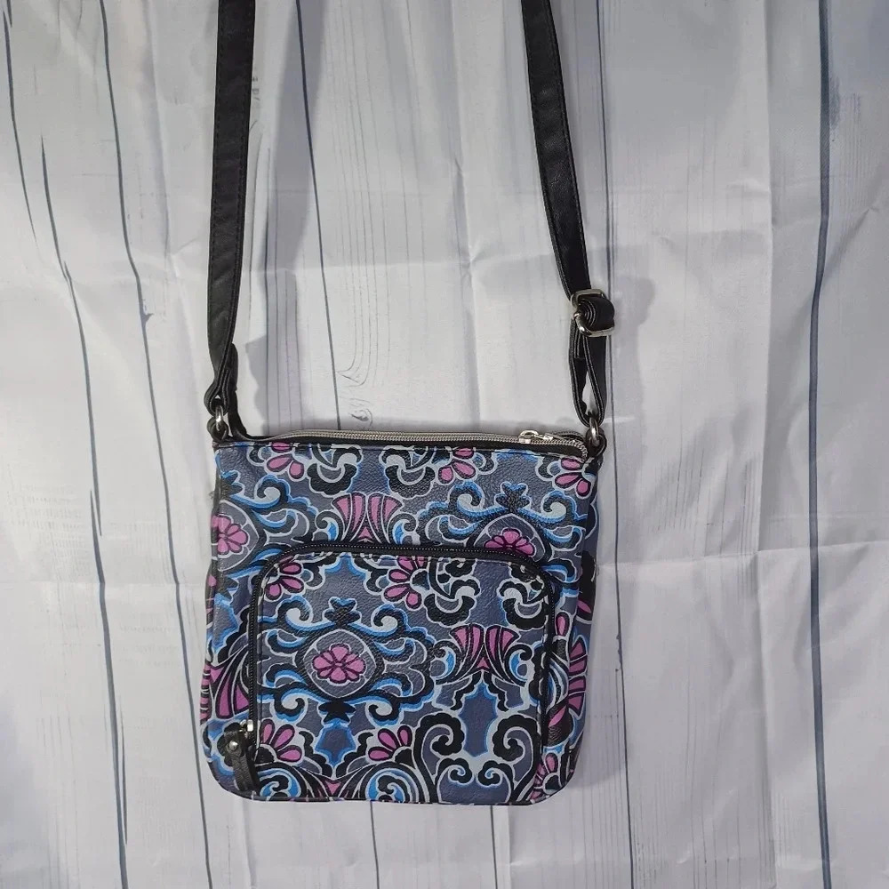 Relic Crossbody Bag - Picture 4 of 8